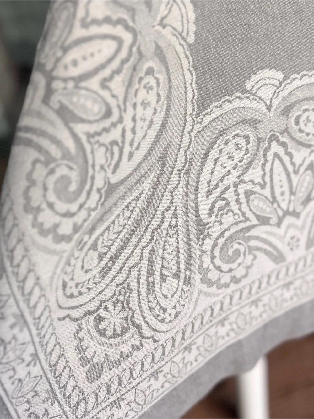 Williams Sonoma‎ Paisley Floral Jacquard Linen/Cotton Gray Tablecloth 70” X 126”
